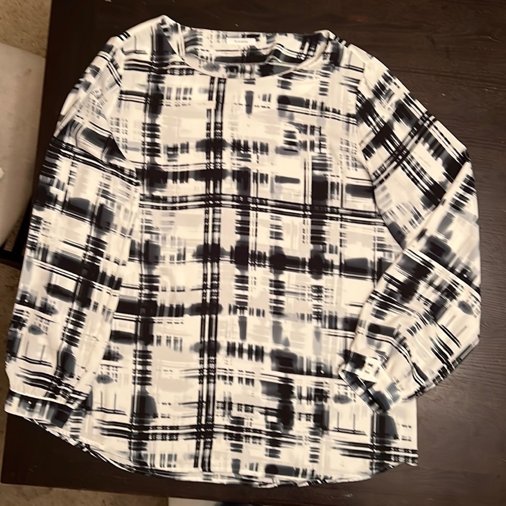 Long sleeve blouse. Size XL. Gray, black and white graphic design.